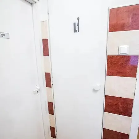 Keleti Center Big Flat Bedroom Private Use בית אירוח