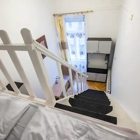 Keleti Center Big Flat Bedroom Private Use בית אירוח *
