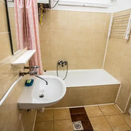 Keleti Center Big Flat Bedroom Private Use בית אירוח