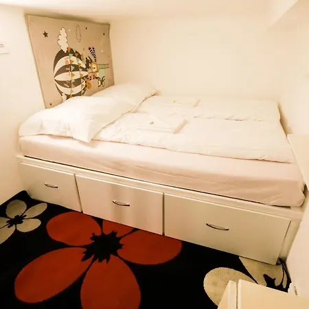 Keleti Center Big Flat Bedroom Private Use בית אירוח *