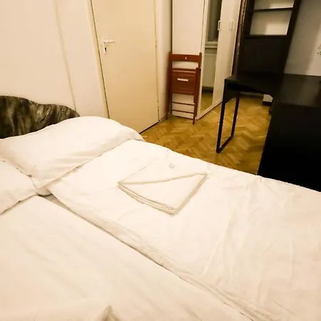 Keleti Center Big Flat Bedroom Private Use בית אירוח *