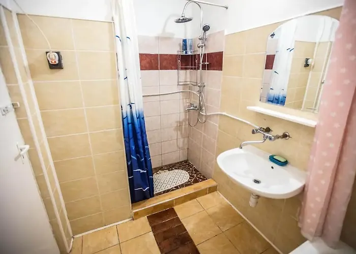 Keleti Center Big Flat Bedroom Private Use Homestay *