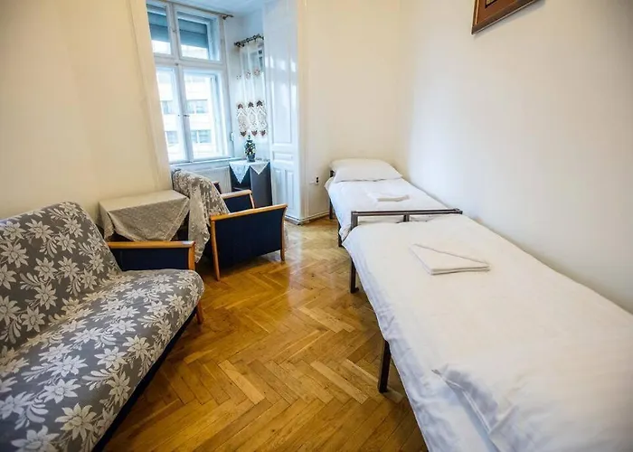 Keleti Center Big Flat Bedroom Private Use Homestay