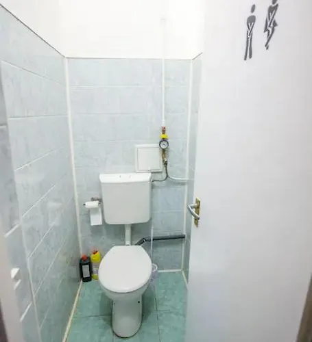 Keleti Center Big Flat Bedroom Private Use Homestay