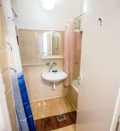 Keleti Center Big Flat Bedroom Private Use Homestay *
