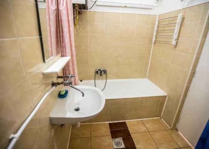 Keleti Center Big Flat Bedroom Private Use Homestay